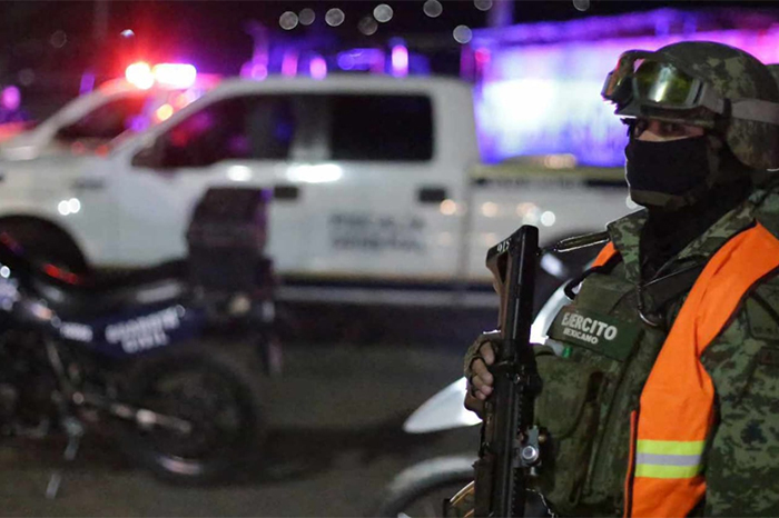 Criminales-dejan-3-cabezas-afuera-del-Teatro-Constitucion-en-Apatzingan