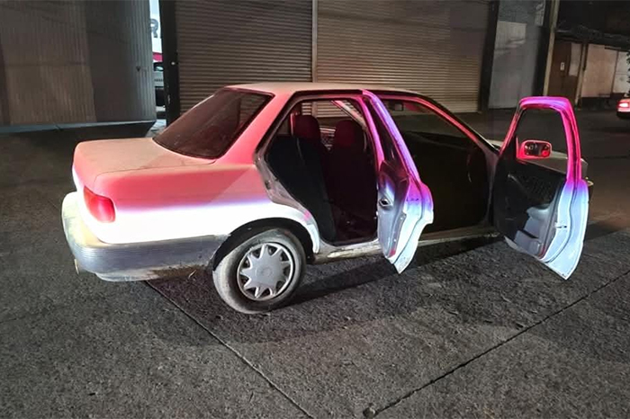 Delincuentes-roban-auto-para-despues-apoderarse-por-la-fuerza-de-una-camioneta-en-Uruapan