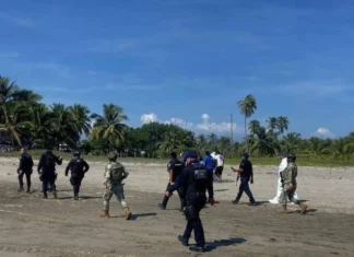 Localizan el cuerpo de joven arrastrado por el mar en Ixtapa