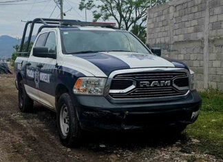 Presunto ladrón es golpeado y atado a un poste en la colonia La Aldea, Morelia