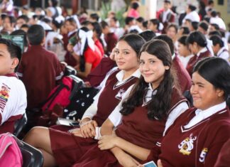 Sheinbaum destina más de medio millón de becas estudiantiles para Michoacán: SEE
