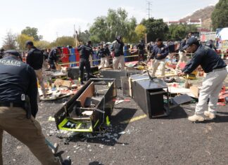 Bedolla arranca destrucción masiva de maquinitas tragamonedas