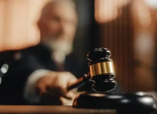 Sentencian a más de 8 años de prisión a hombre que atacó a su pareja en Apatzingán