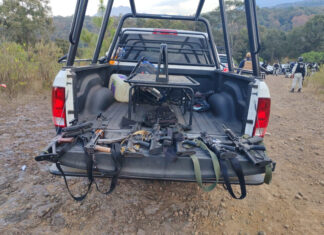 Detienen a siete hombres con armas de alto poder y droga en operativo interinstitucional en Michoacán