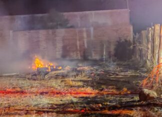 Incendio en vivienda de Morelia deja dos personas lesionadas y un vehículo calcinado