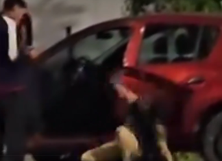 Mujer se tira al suelo y acusa a su pareja de violencia; video se vuelve viral