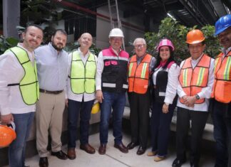 Expone Bedolla beneficios del mercado de Pátzcuaro a exgobernadores