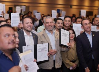 Refrenda Bedolla compromiso con familias migrantes; firma convenio con presidentes