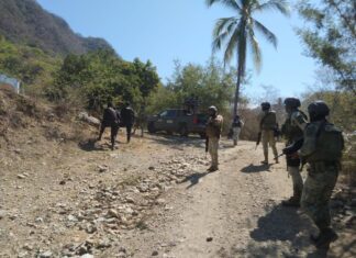 Asegurados vehículos robados y explosivo en Coahuayana: SSP