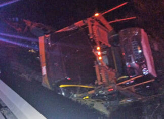 Choque por alcance entre dos tractocamiones en la Siglo XXI deja tres personas lesionadas