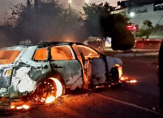 Hallan dos cuerpos calcinados en vehículos incendiados en Álvaro Obregón