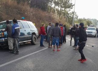 Se accidentan camionetas con cuadrillas de jornaleros; hay al menos 5 heridos