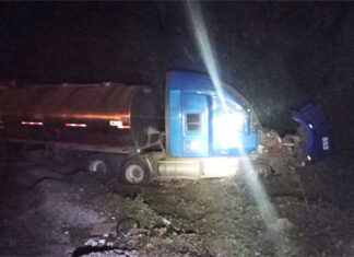 Chocan dos tractocamiones en la autopista Siglo XXI; no hay heridos graves