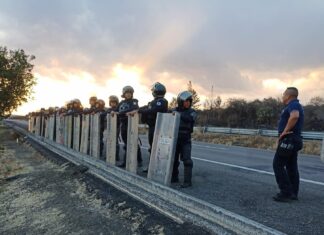 SSP detiene a 12 presuntos normalistas por el bloqueo de vías de comunicación