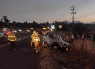 Camioneta se sale de la carretera en la Morelia-Pátzcuaro; hay dos personas lesionadas