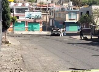 Encuentran dos cuerpos calcinados al interior de una camioneta incendiada en Téjaro, Michoacán