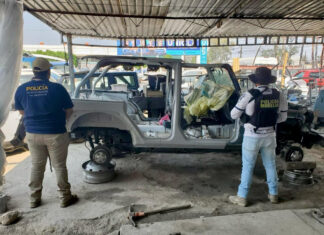 Asegura FGE vehículo con reporte de robo durante cateo en la colonia José Trinidad Salgado, en Morelia