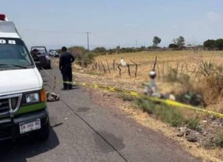 Michoacán | Fallece biker al accidentarse en carretera y caer en zanja en La Piedad