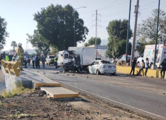 Un muerto y dos heridos tras fuerte accidente en el libramiento de Morelia, a la altura de La Huerta