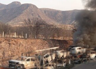 Carambola en la Siglo XXI provoca incendio de vehículos; no hubo heridos
