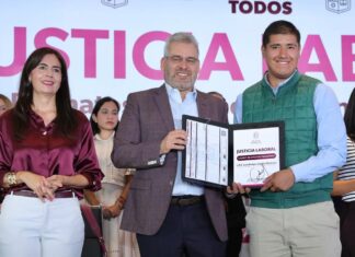 Ante 1,200 docentes, Bedolla arranca entrega de promociones a maestras y maestros