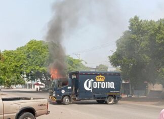 Delincuentes atacan a policías municipales en Tingüindín; dos agentes pierden la vida