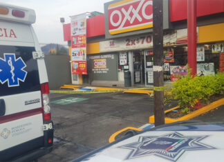 Muere mujer dentro de un Oxxo en Uruapan; se desploma frente a empleados
