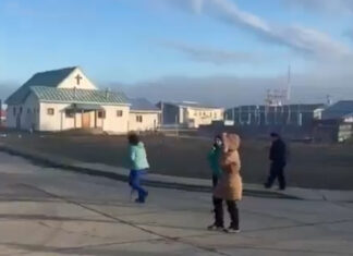 Réplica de magnitud 6.1 reactiva alerta de tsunami en el sur de Chile; evacúan toda la costa de la Patagonia