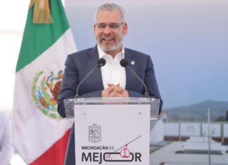 El 99.9% de los docentes michoacanos recibe pago con tarjeta: Bedolla