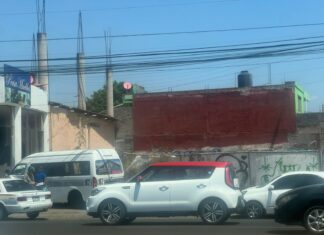 Preliminar: fuerte choque de combi deja heridos en libramiento de Morelia