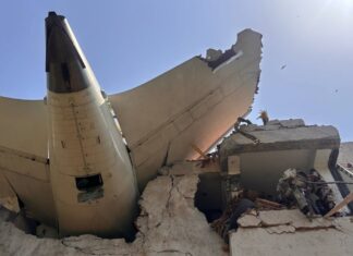 Tragedia en la India: avión de Air India se estrella tras despegar y mueren 242 personas; hay víctimas en tierra