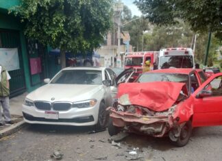 Muere conductor tras presunto infarto y múltiple choque en el sur de Morelia