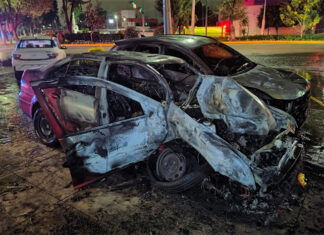 Conductor provoca incendio tras choque a exceso de velocidad frente a agencia Hyundai en Camelinas, Morelia