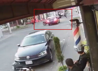 VIDEO | Tres personas en motocicleta chocan contra auto en Villas del Pedregal, Morelia