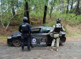 SSP y Defensa detienen a 4 hombres con armas largas, municiones y vehículos en Apatzingán