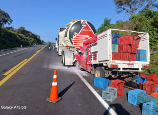 Camioneta choca por alcance con pipa de Pemex en la carretera Copándaro–Pátzcuaro