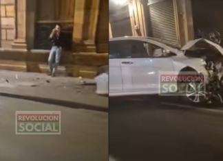 Auto se impacta contra la Facultad de Letras en el Centro de Morelia