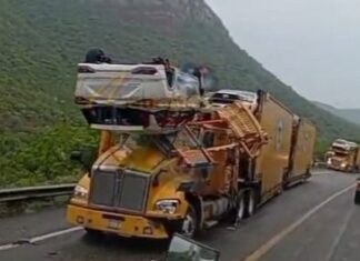Choque entre dos tráileres en la Autopista Siglo 21 deja solo daños materiales