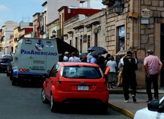 Despojan de su pensión a adulta mayor tras desmayarse en el Centro de Morelia