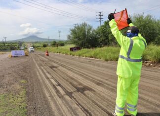 Arranca Bedolla rehabilitación carretera federal Apatzingán-Buenavista-Tepalcatepec