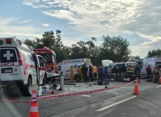 Muere paramédico tras choque de ambulancia con pipa en la carretera Morelia–Pátzcuaro; suman tres fallecidos