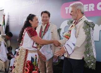 Bedolla y Mario Delgado arrancan en Cheranástico entrega de libros de texto gratuitos