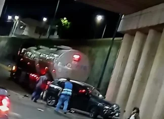 Choque entre camioneta y pipa en túnel de Salida a Salamanca deja una adulta mayor herida