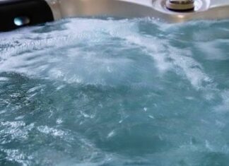 Turista moreliano muere electrocutado en jacuzzi de hotel en Ixtapa; familia exige justicia