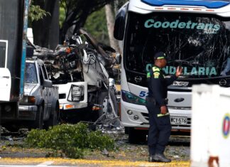 Atentado con camión bomba en Cali deja seis muertos y 50 heridos
