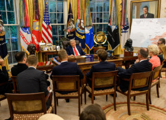 Casa Blanca difunde fotos que muestran a Trump en papel de liderazgo durante reunión con líderes europeos