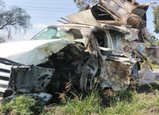 Choque frontal entre autobús y camioneta deja tres heridos en la vía Morelia-Maravatío, municipio de Charo