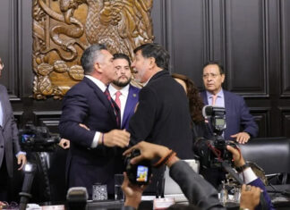 Alito Moreno agrede a Noroña y a un trabajador del Senado durante sesión