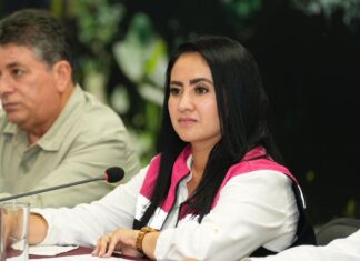 Expone Gladyz Butanda logros en movilidad a empresarios de Uruapan