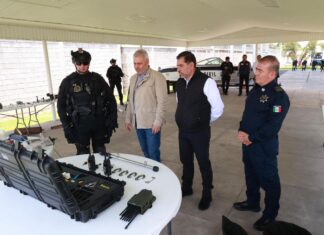 Bedolla verifica equipo especializado antibombas de la Guardia Civil